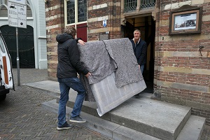 Het schilderij verlaat het museum